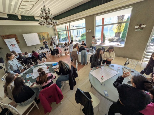 Младежи от Търговище търсят баланса между онлайн и реалния живот в инициативата „Живот офлайн“