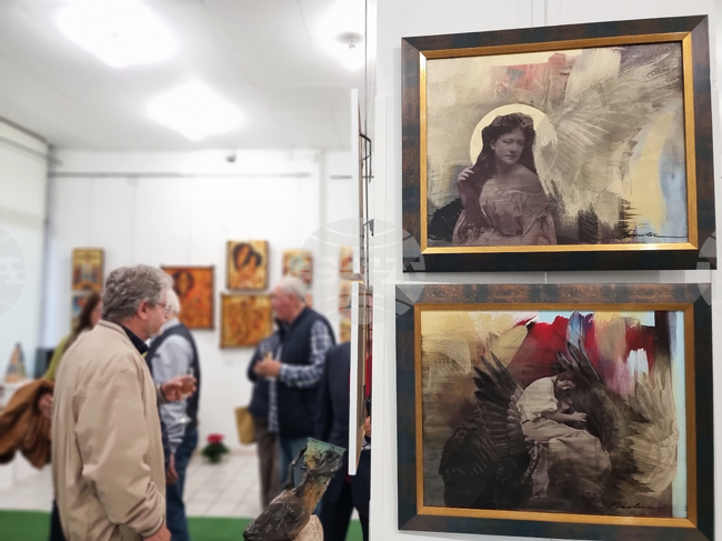 „Есенен салон“ събра близо 80 творби на над 30 автори от страната в ямболската галерия „Стойчев“