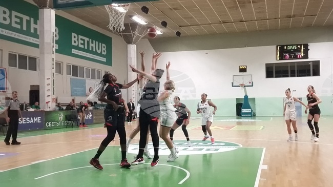 Женският баскетболен тим на Берое приключи участието си в Еврокъп с поражение от Вилньов д'Аск във Франция