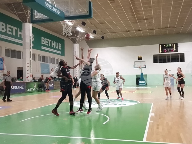 Женският баскетболен тим на Берое приключи участието си в Еврокъп с поражение от Вилньов д'Аск във Франция