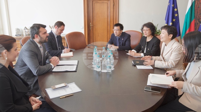 Foreign Minister Georgiev Confers with Chinese Ambassador Dai Qingli