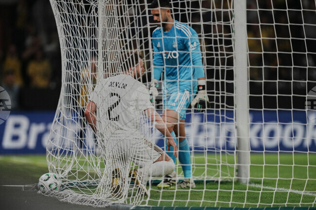 Новият спортен директор на шотландския Абърдийн е лежал в затвора за уредени мачове и е откраднал пингвин от резерват