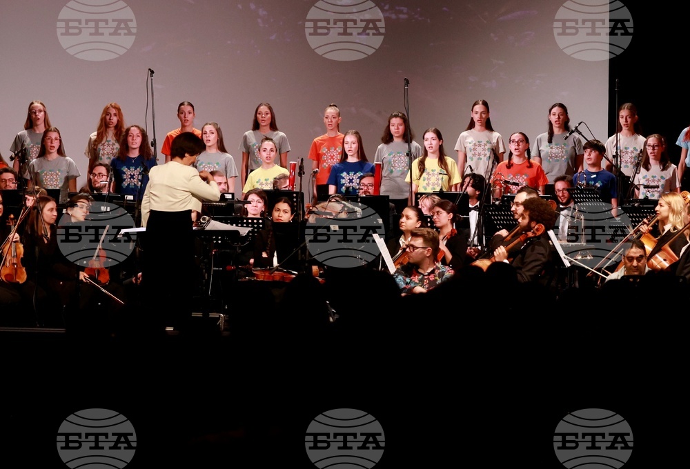 Певците от Детския радиохор пяха и танцуваха по време на концерта „Фиеста – радостта от музицирането“ в НДК