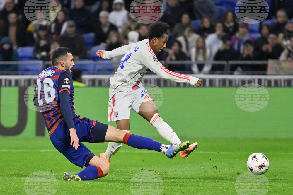 Операция на глезена ще извади за няколко месеца от терените белгийския национал на Олимпик Лион Малик Фофана