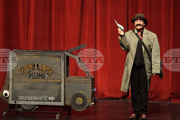 International Ankara Puppet Festival Kicks Off with Bulgarian Monodrama "Plums for Garbage"