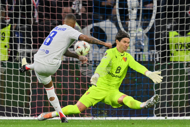 Олимпик Лион стигна до драматичен успех над Страсбург