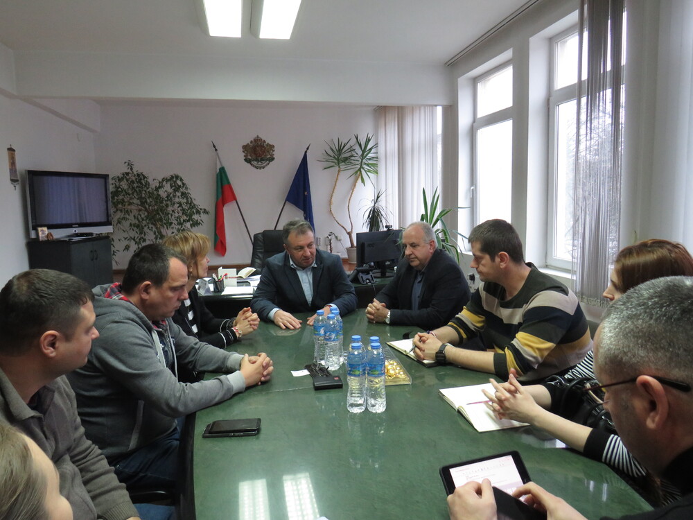 ОА Шумен: Областният управител проф. Христо Христов обсъди изпълнението на проекта за подмяна на довеждащия водопровод от язовир „Тича“ към Шумен 