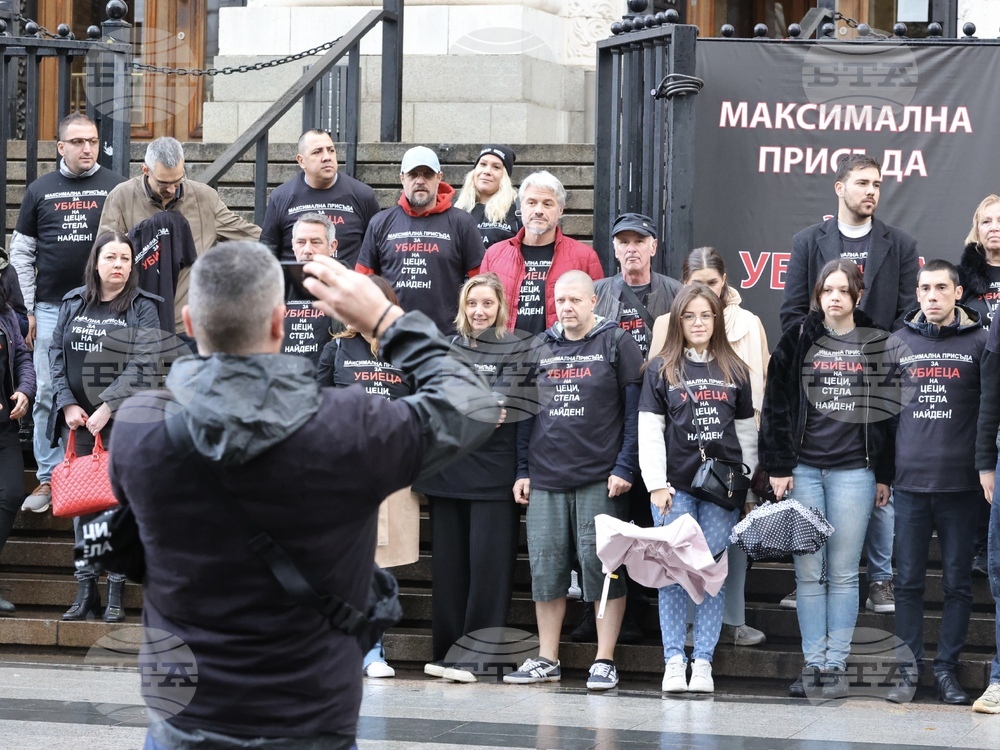 Близки на загинал моторист протестираха пред Съдебната палата в София с искане за доживотна присъда за подсъдимия 