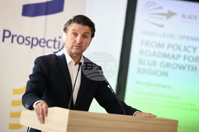 Туризмът трябва да се интегрира в "сините" и "зелените" икономики, каза министърът на туризма Мирослав Боршош