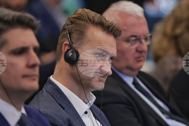 Необходими са проактивна маркетингова политика и партньорство между институциите за устойчив растеж на въздушната свързаност, каза директорът на "Фрапорт Туин Стар" Михаел Ройш