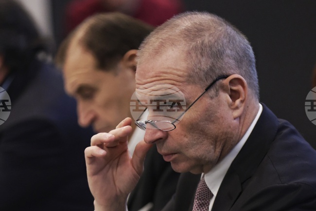 Вицепремиерът Гроздан Караджов съобщи, че е готов законопроект, свързан с облекчения при вноса на кадри от трети страни