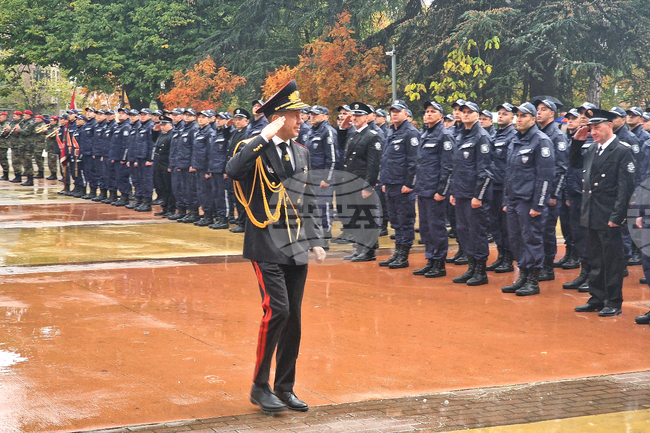 Близо сто стажанти от курса за първоначално професионално обучение към МВР положиха клетва в Казанлък