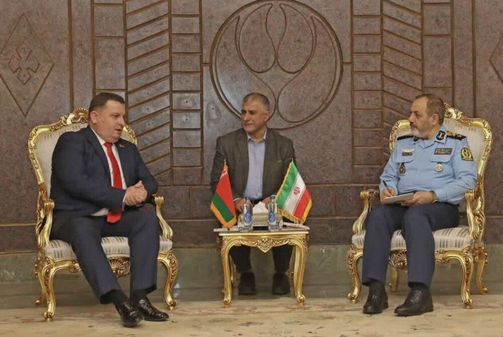 ИРНА: Иран и Беларус обсъдиха разширяване на сътрудничеството в отбраната и промишлеността