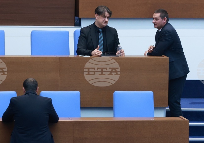 Сградата на читалището в село Славовица има безспорни качества да получи статут на недвижима културна ценност, каза министър Мариан Бачев