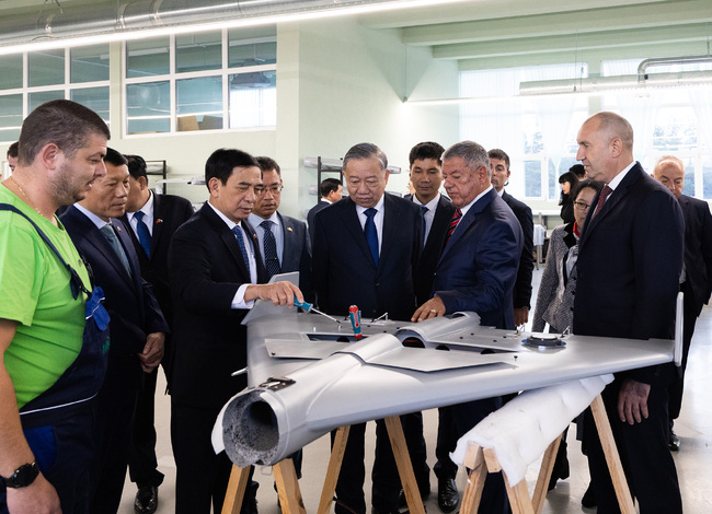 President Radev, Vietnam’s Communist Party Secretary General Visit Bulgarian Unmanned Aircraft System Producer