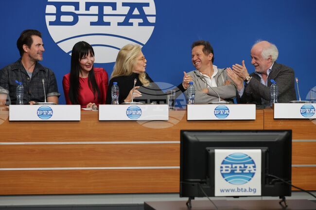 Sylvie Vartan and Tony Servillo Sing Together at BTA