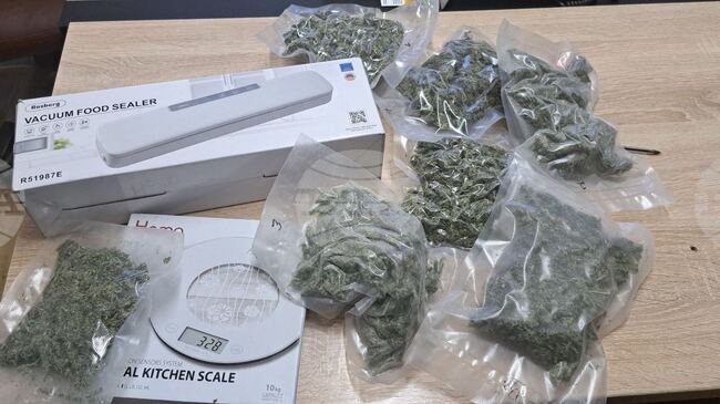 Задържаха за 72 часа двамата мъже, арестувани с марихуана, електронни везни и значителна парична сума