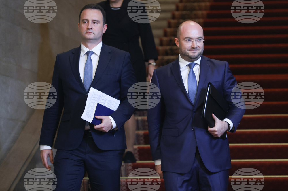 Bulgarian Government Members See No Cause for Panic over US Sanctions on Russian Oil Companies