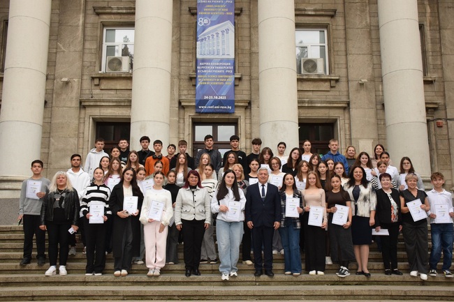 Петдесет ученици и учители от Молдова получиха сертификати за курс по български език и култура от Русенския университет