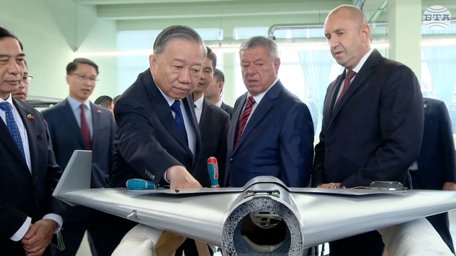 Българската отбранителна индустрия предоставя отлични възможности за успешни международни партньорства, каза президентът Румен Радев