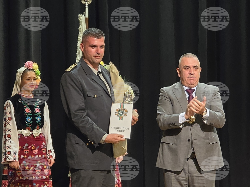 На тържествено заседание на Общинския съвет в Сливен бяха връчени отличия на заслужили граждани