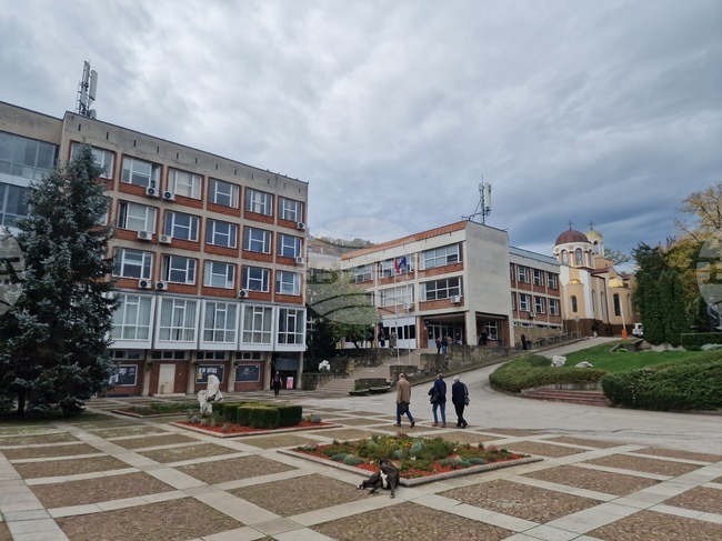 Във Великотърновския университет бяха обсъдени възможности за сътрудничество с посолството на Албания в България