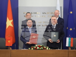 Министерски съвет - Росен Желязков - То Лам - среща