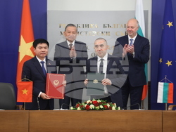 Министерски съвет - Росен Желязков - То Лам - среща