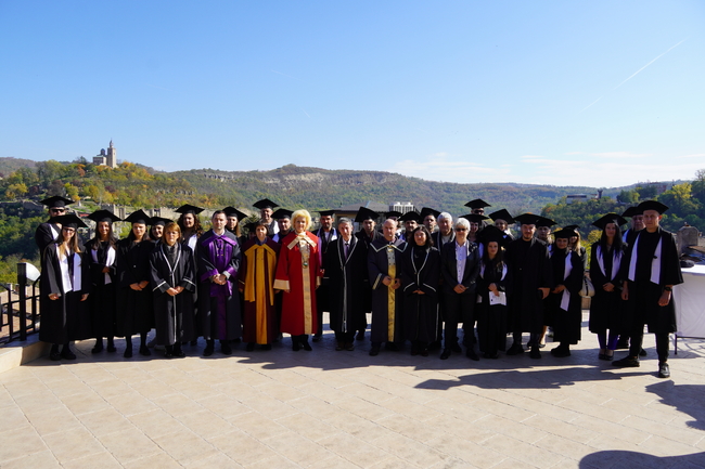 ВУАРР връчи дипломите на абсолвентите от Филиал Велико Търново