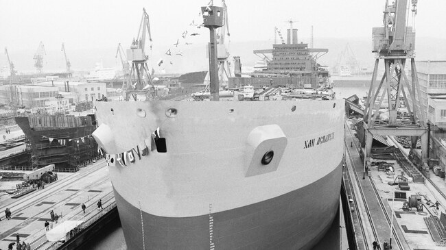 На 27 октомври 2001 година избухва пожар на българския танкер „Хан Аспарух“