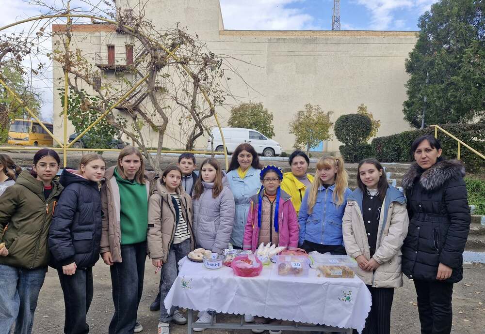 Ученици от Ровненския лицей в Болградски район, Украйна, организираха благотворителен панаир в подкрепа на украинските военни
