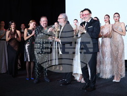 Церемония по награждаването на Роко Бароко със Златна игла на Академията за мода в категория „Най-добър чуждестранен дизайнер“ за 2025 година. Снимка: Петър Станев/Академия за мода