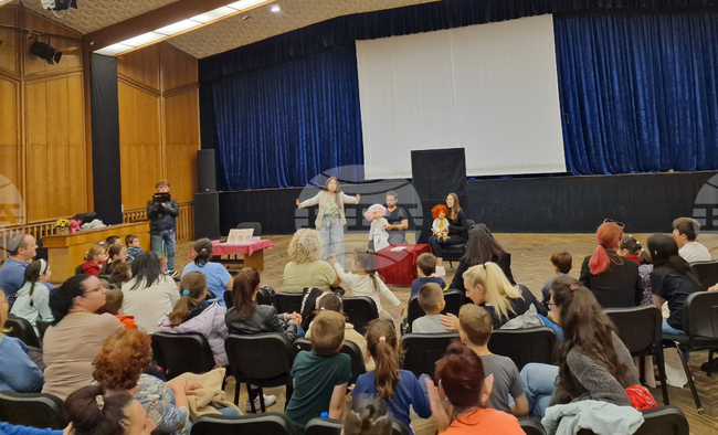 Валерия Минева-Лира представи книгата си "Приказливко в Страната на думите" пред десетки деца в Пазарджик