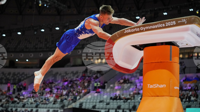 Роденият в София руски гимнастик Даниел Маринов е бил подкрепян от българския отбор по време на Световното първенство в Джакарта