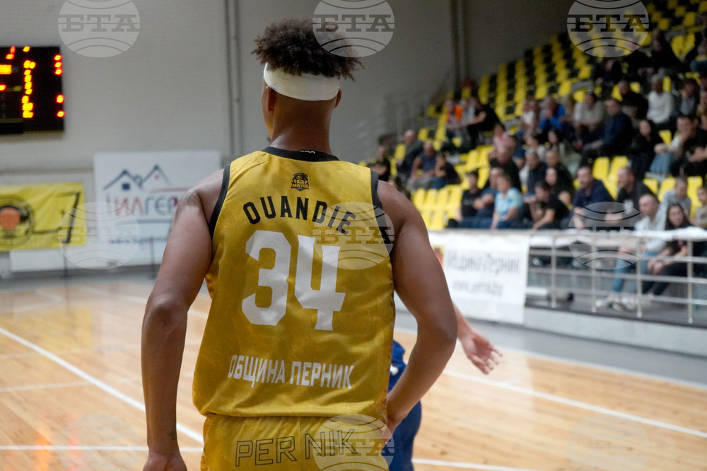 Перник - баскетбол - Миньор 2015 - Спартак Плевен