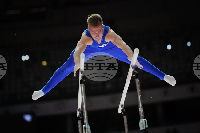 Руснакът с български корени Даниел Маринов спечели бронзов медал на финала на успоредка на Световното първенство по спортна гимнастика в Джакарта