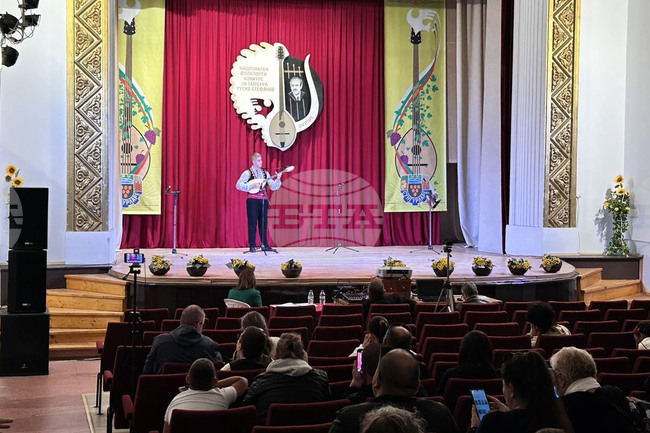 Над 80 са участниците в 19-ия Национален фолклорен конкурс за изпълнители на тамбура "Руско Стефанов" в Сунгурларе