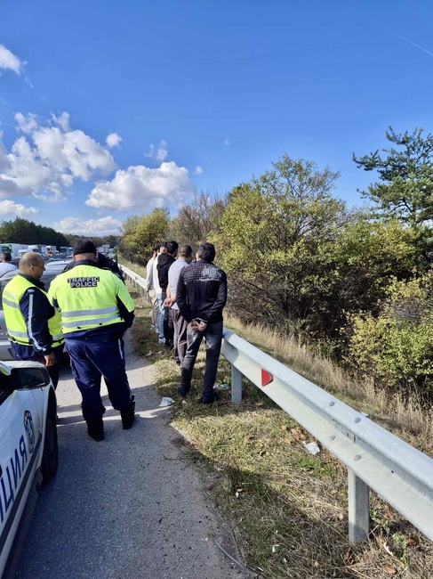 При акция са задържани членове на организирана престъпна група, занимавала се с незаконно подпомагане на мигранти, съобщиха от прокуратурата