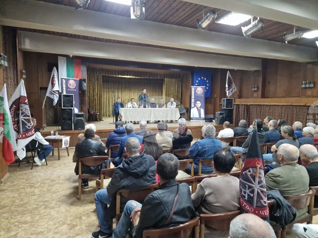 Предложенията за свикване на Велико Народно събрание и приемане на нова Конституция са част от програмата на МЕЧ, каза Радостин Василев във Велико Търново