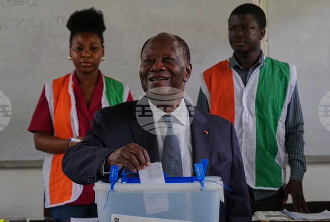 Президентът на Кот д'Ивоар Аласан Уатара спечели изборите, сочат предварителни резултати