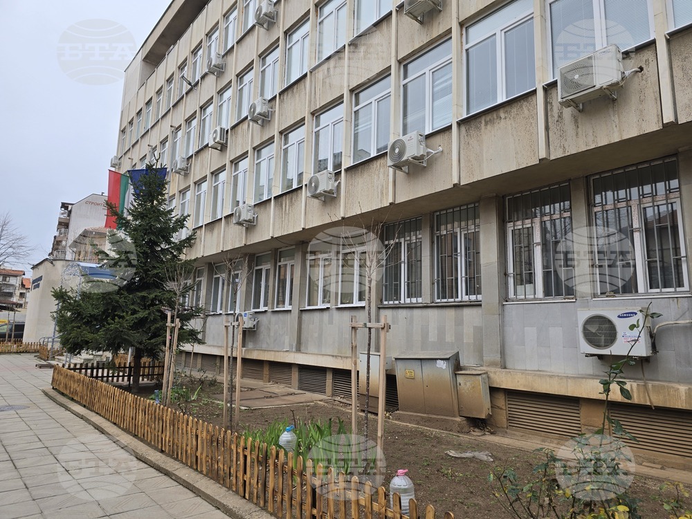 Жена е с опасност за живота след катастрофа край село Градешница