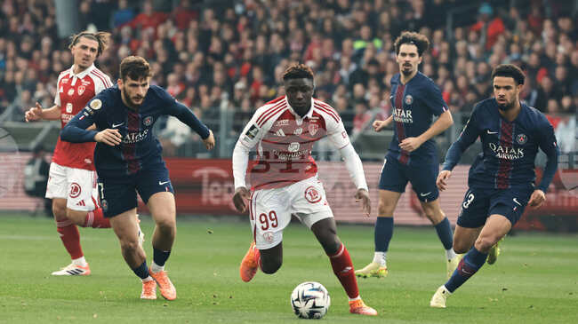 Брест не успя да пречупи 10 човека от Лион и остава в долната част на класирането във френската Лига 1