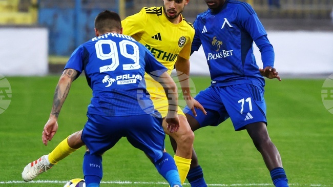 Добруджа и Левски си вкараха три гола в края и завършиха наравно в мач от 29-ия кръг на efbet Лига