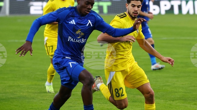 Футболистът на Левски Оливер Камдем е избрал да играе за националния отбор на Камерун