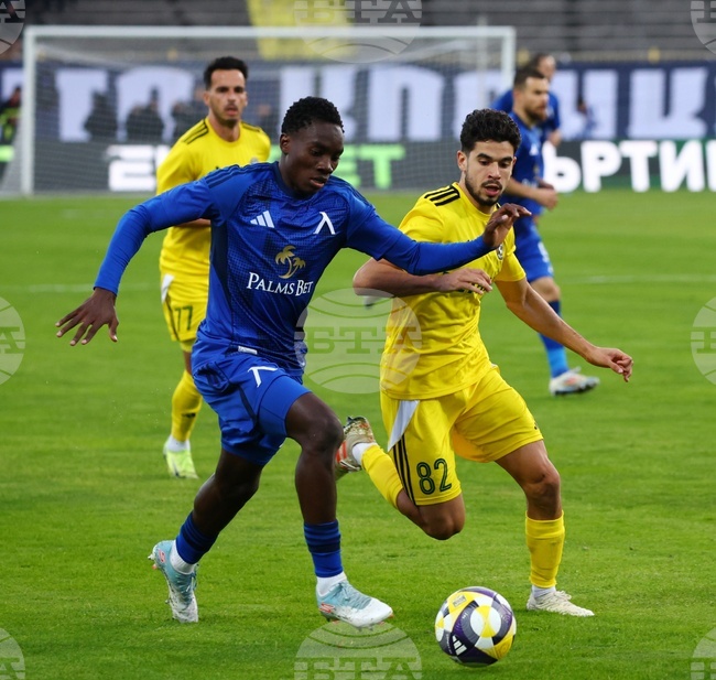 Футболистът на Левски Оливер Камдем е избрал да играе за националния отбор на Камерун