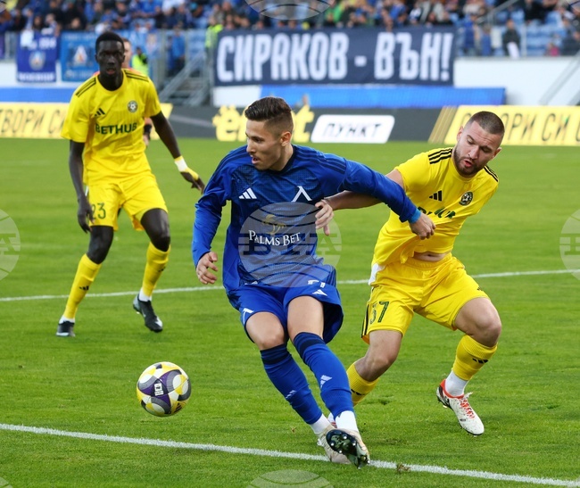 Преговорите между Гурник (Забже) и Борислав Рупанов все още вървят, нападателят на Левски е трябвало да бъде при поляците в неделя