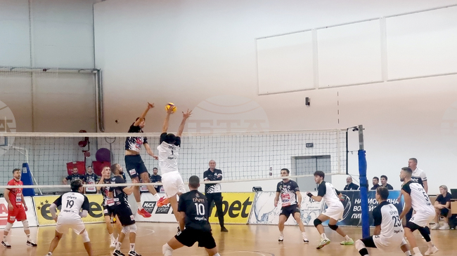 Лидерът във волейболното първенство за мъже Локомотив Авиа надигра Славия като гост