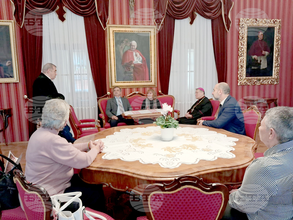 В навечерието на Деня на народните будители българска делегация поднесе венци на гроба на епископ Йосип Щросмайер в хърватския град Джаково