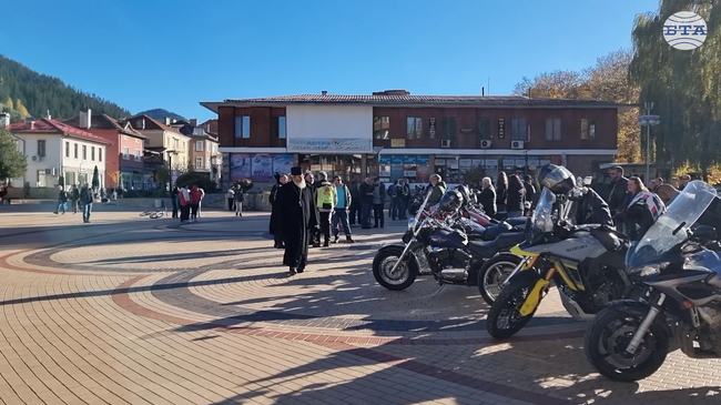 Рок музика, рев на мотори и родопски каба гайди огласиха Чепеларе на благотворителна инициатива за деца