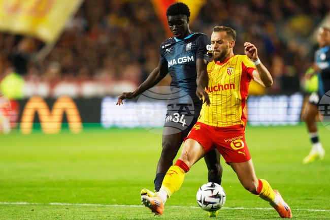 Защитник на Ланс получи двойна фрактура на крака по време на тренировка